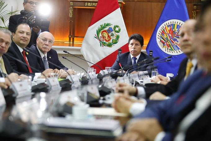 La Unión Europea pide diálogo para la estabilidad en Perú