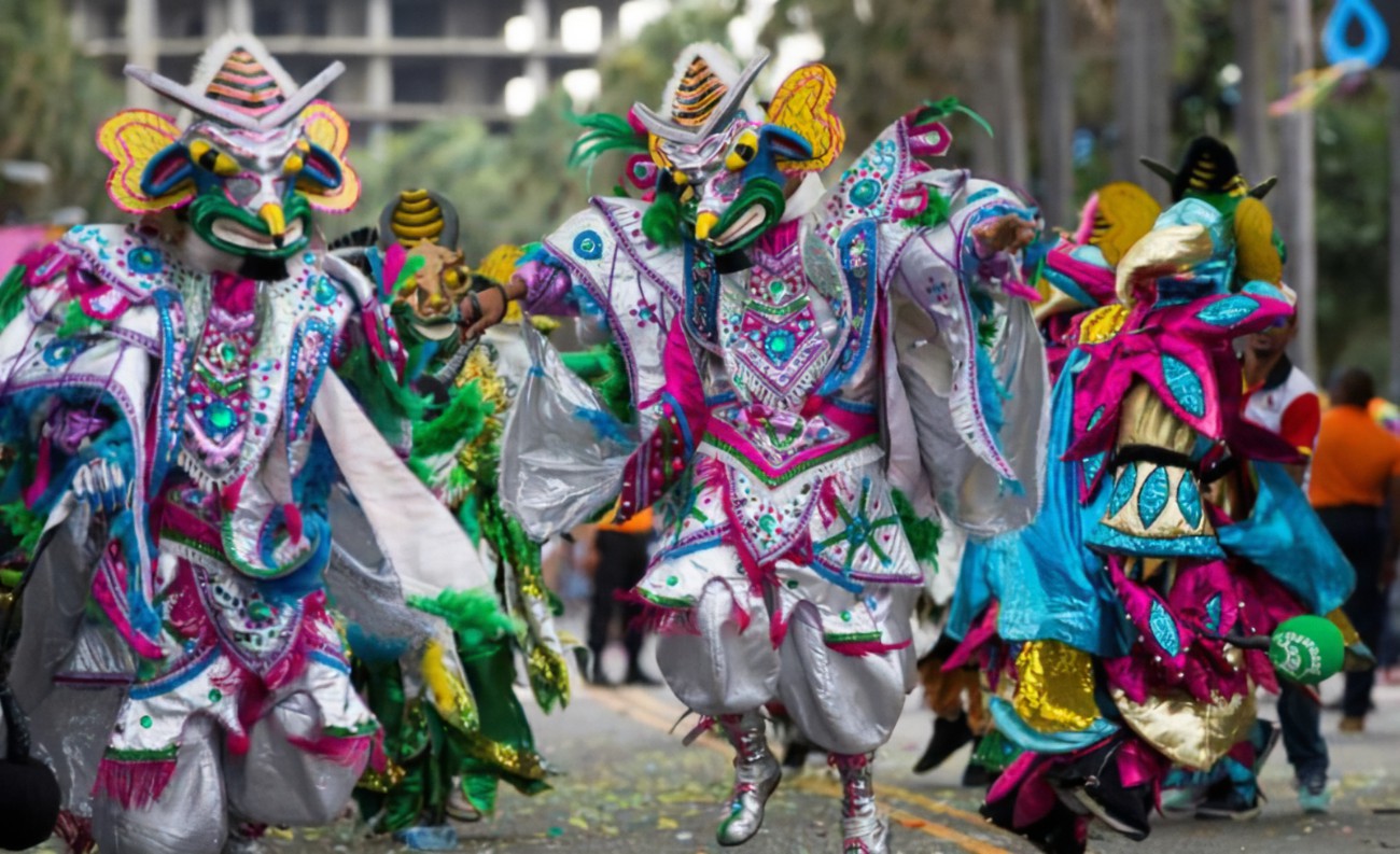 Abinader emite decreto para otorgar premio al carnaval dominicano