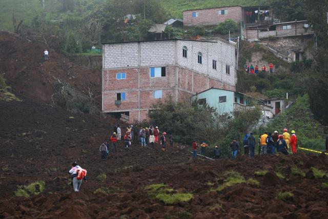 Al menos 16 fallecidos y siete desaparecidos deja un alud de tierra en Ecuador
