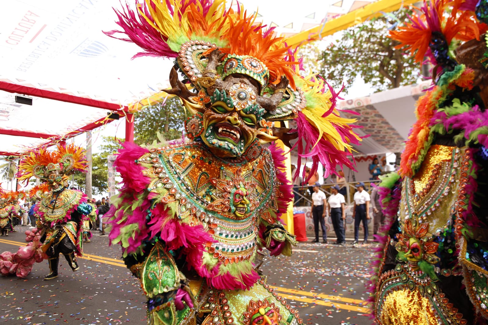 Miles de personas disfrutaron del colorido y la creatividad del Desfile Nacional de Carnaval 2023 