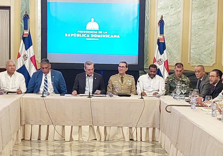 Gobierno y liderazgo político formarán comisiones para tratar temas sobre crisis Haití