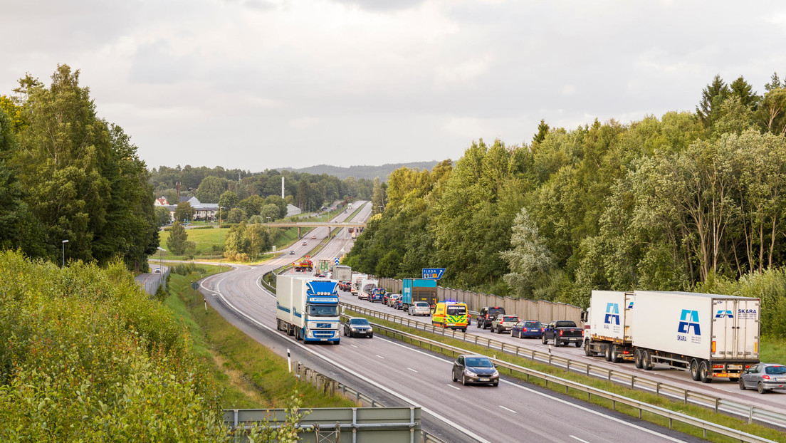 Suecia tendrá la primera carretera eléctrica que cargará vehículos en movimiento