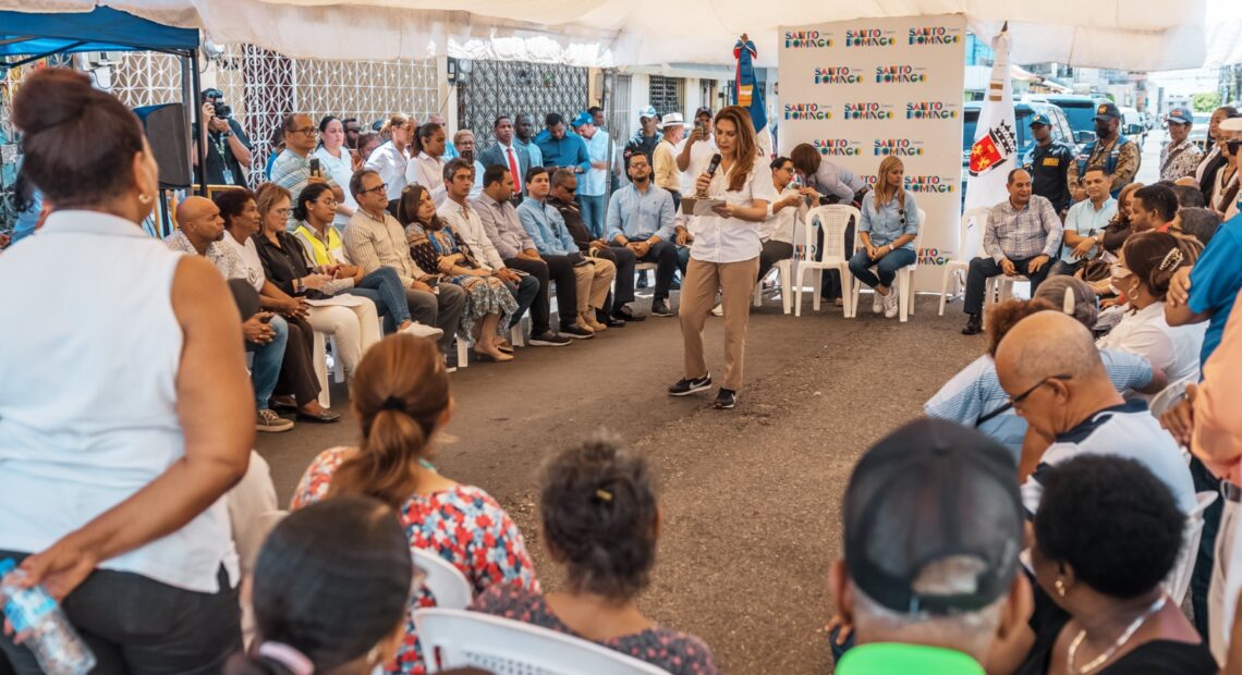 Alcaldesa Carolina Mejía y comunitarios de San Carlos se comprometen a iniciar proyecto de recuperación del sector