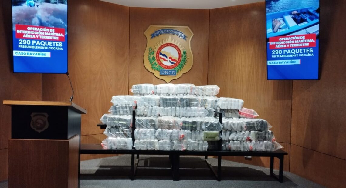 En operación conjunta ocupan 290 paquetes presumiblemente cocaína en La Altagracia