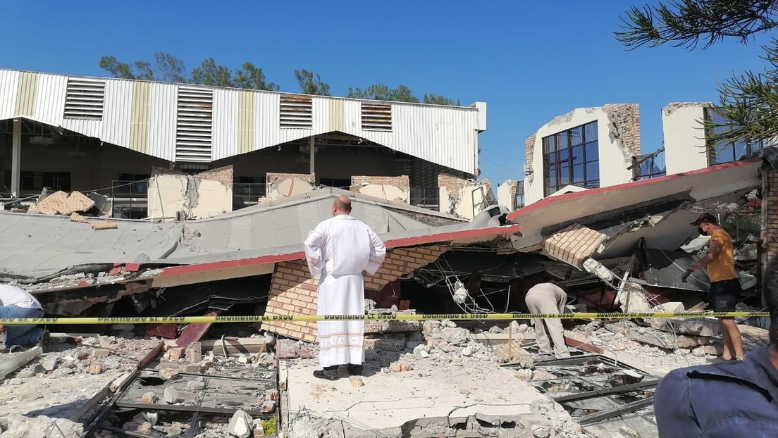 México: Colapsa el techo de una iglesia causando la muerte de feligreses